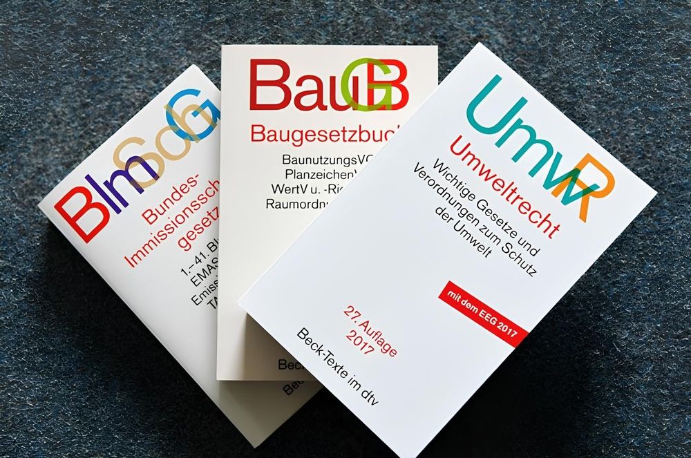 Drei deutsche Rechtsbücher zum Bau-, Immobilien- und Umweltrecht.